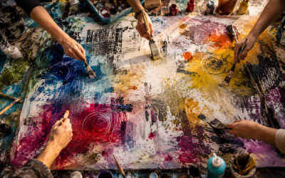 Creatief bedrijfsuitje: waarom een kunstworkshop teams sterker maakt